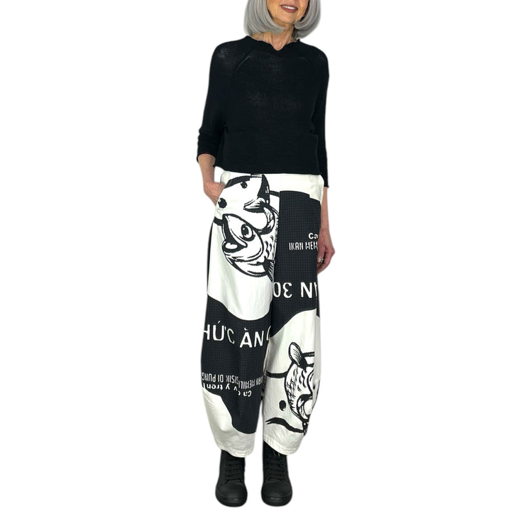 PRINTED CURVED LEG PANT